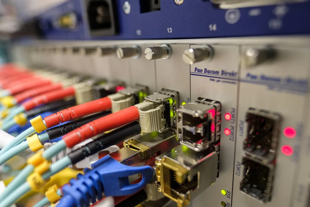 Teknologi Fiber Optik: Investasi Cerdas untuk Masa Depan Digital